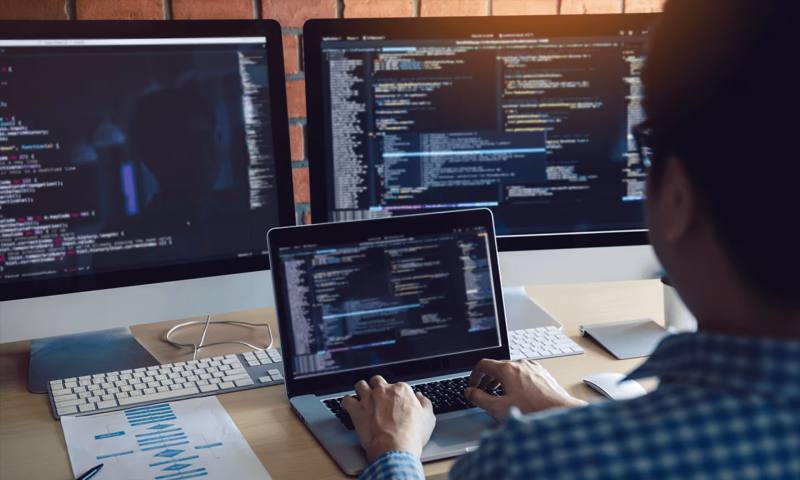 数据科学选型：R与Python如何赋能延安网站建设？